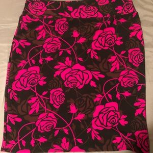 LuLaRoe Cassie skirt hot pink roses  size 3X